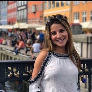 Meet your Posher, Nicole